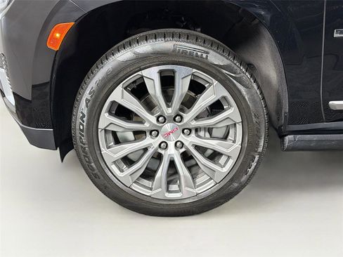 Used 2021 GMC Yukon XL Denali w/ Denali Premium Package image 33