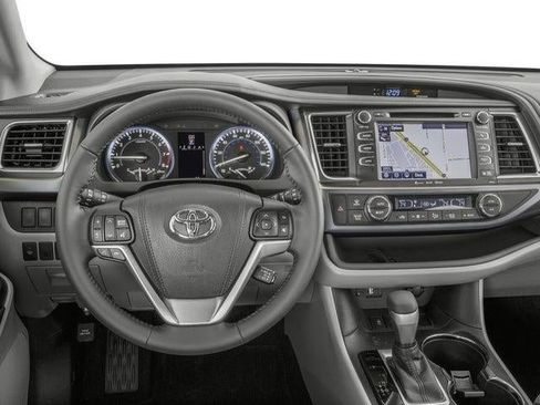 Used 2016 Toyota Highlander XLE image 7