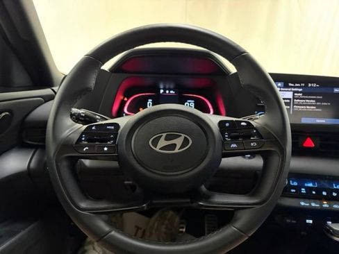 Used 2025 Hyundai Elantra Sport FWD image 44