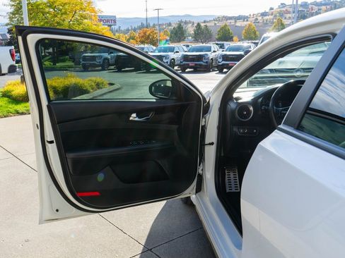 Used 2022 Kia Forte GT-Line image 15