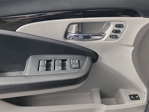 Used 2020 Honda Pilot Touring image 37