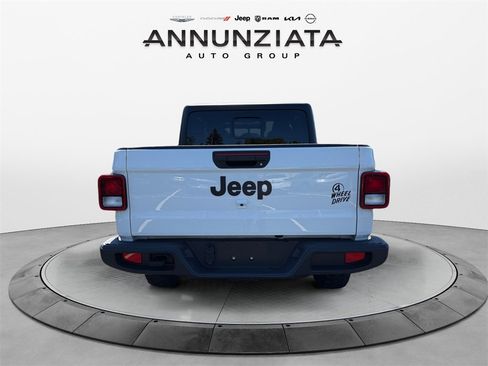 Used 2022 Jeep Gladiator Willys image 4
