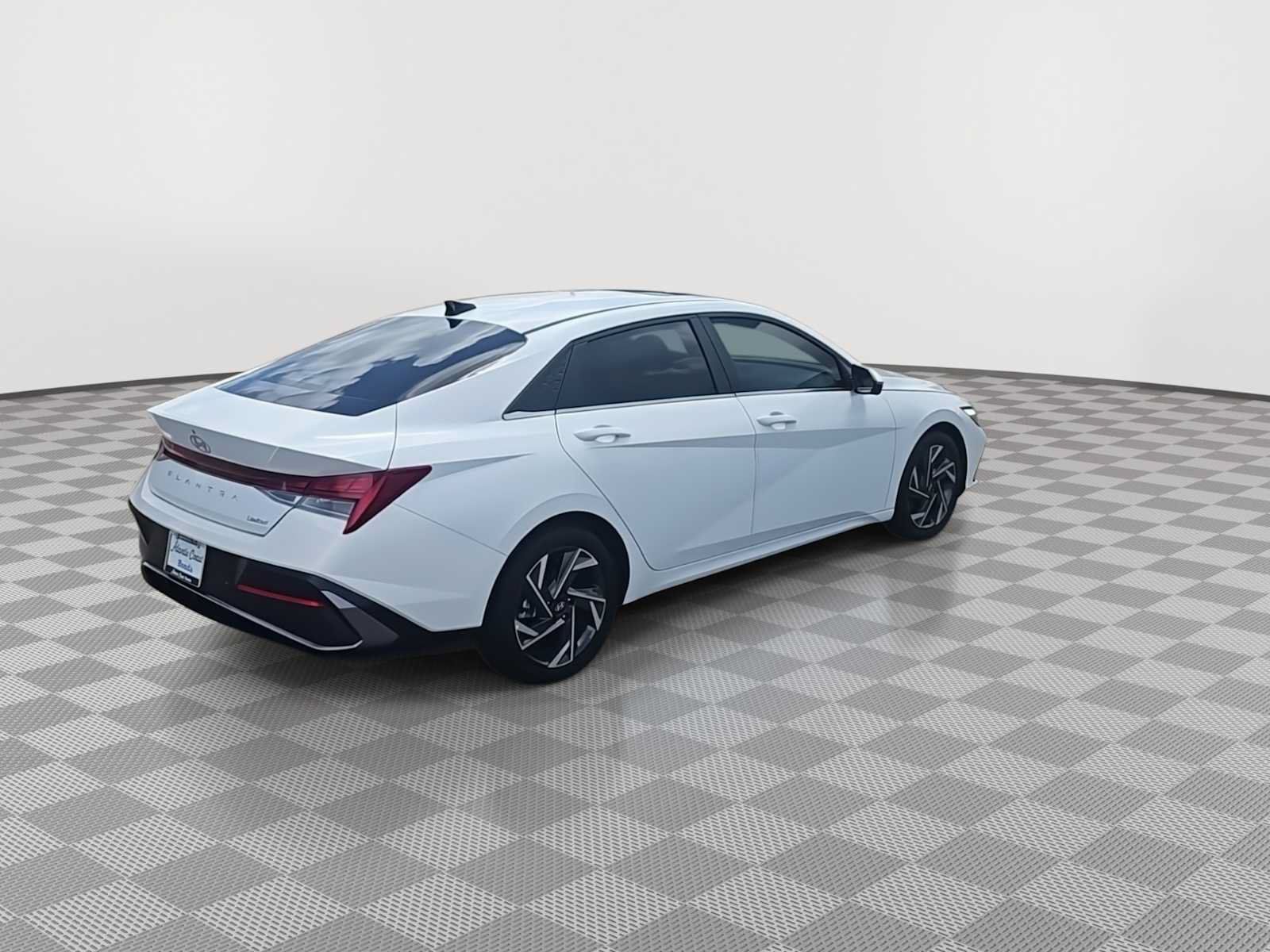 Used 2024 Hyundai Elantra Limited FWD image 8