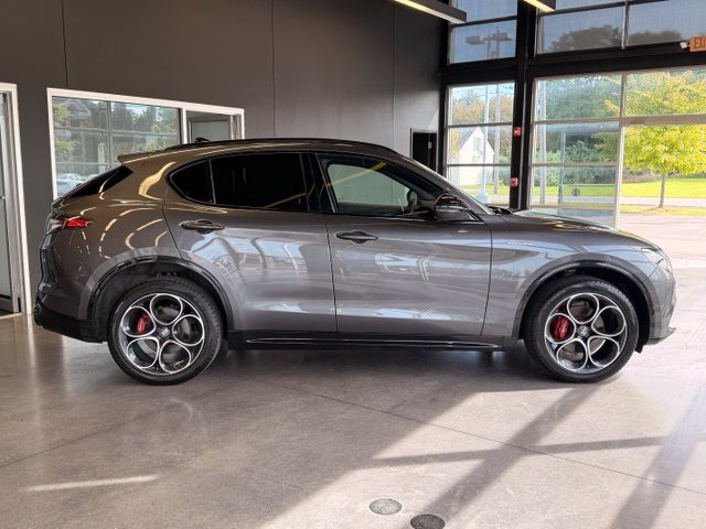 Used 2024 Alfa Romeo Stelvio Veloce AWD/4WD image 6