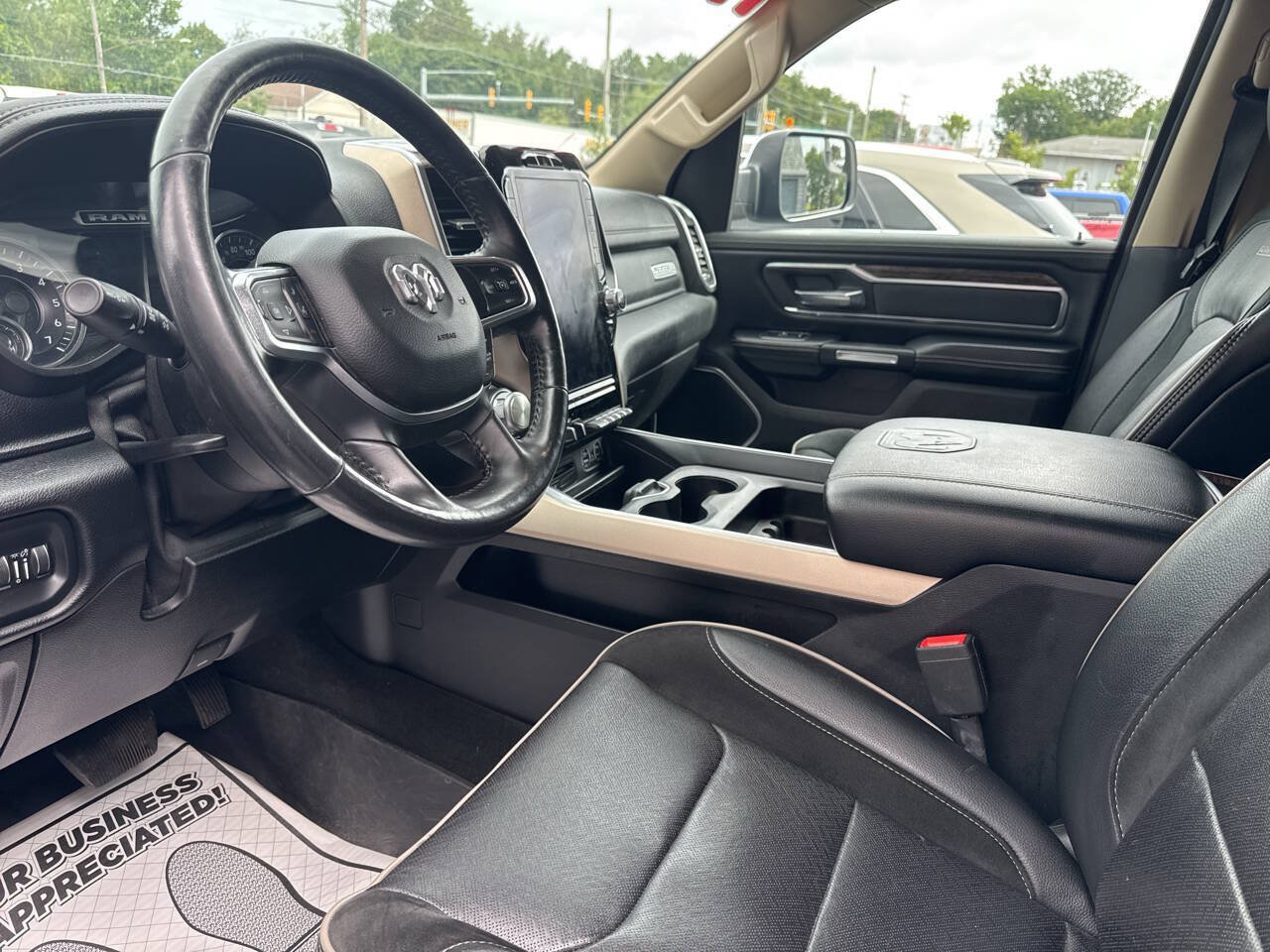 Used 2019 RAM 1500 Laramie AWD/4WD image 16