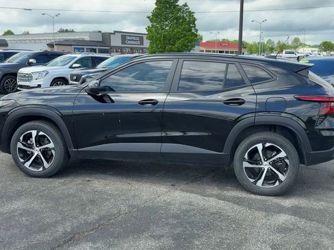 Used 2024 Chevrolet Trax RS w/ Driver Confidence Package FWD image 4