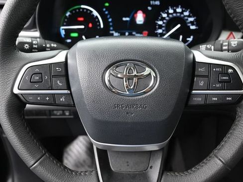 Used 2026 Toyota Sienna XLE AWD/4WD image 25