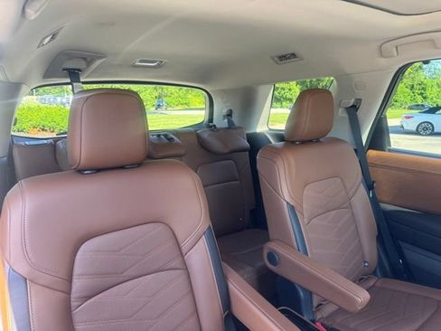 Used 2025 Nissan Pathfinder Platinum AWD/4WD image 28