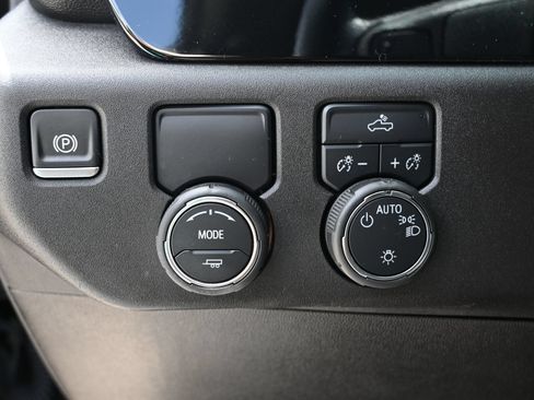 Used 2025 Chevrolet Silverado 1500 LT RWD image 10