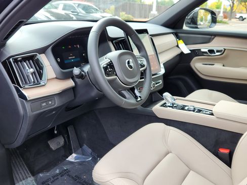 New 2026 Volvo XC90 T8 Plus w/ Protection Package Premier image 6