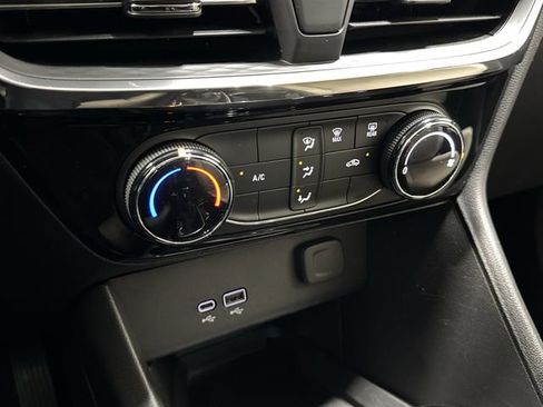 Certified 2024 Buick Encore GX Sport Touring FWD image 19