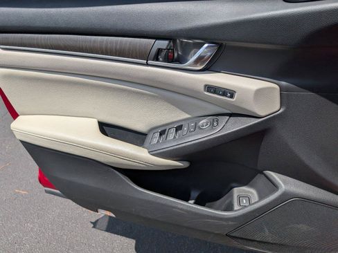 Used 2018 Honda Accord Touring image 15