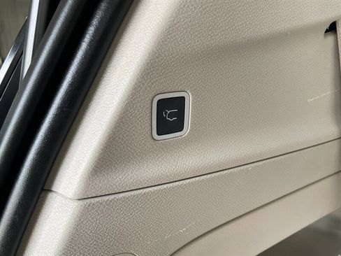 Used 2017 Chrysler Pacifica Touring-L image 25