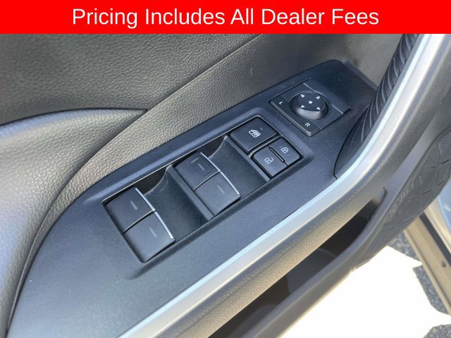 Used 2025 Toyota RAV4 XLE AWD/4WD image 19