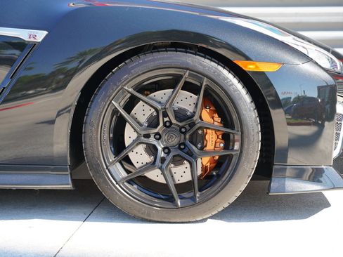 Used 2023 Nissan GT-R Premium w/ Premium Interior Package image 9