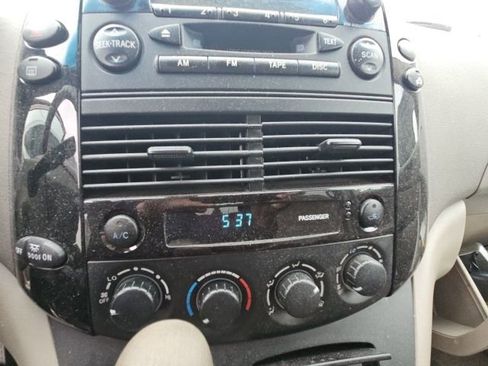 Used 2004 Toyota Sienna LE FWD image 11