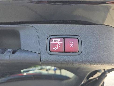 Used 2026 Mercedes-Benz GLB 250 4MATIC image 7