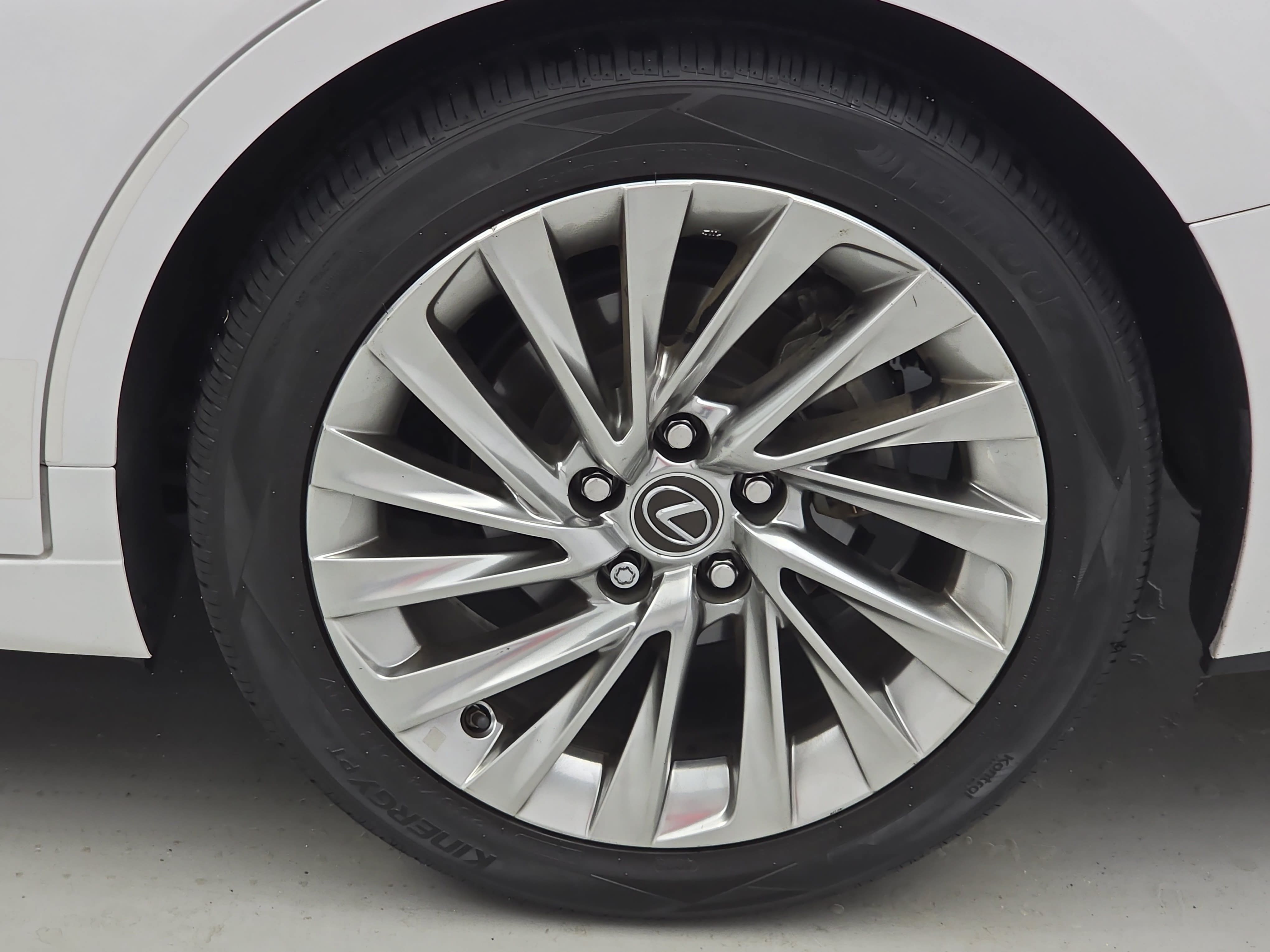 Used 2022 Lexus ES 350 Ultra Luxury w/ Accessory Package 2 FWD image 32