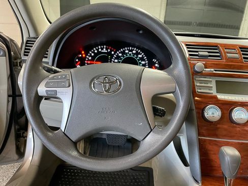 Used 2009 Toyota Camry LE FWD image 17