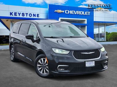 Used 2022 Chrysler Pacifica Touring-L