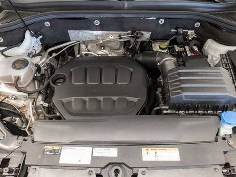 Used 2025 Volkswagen Atlas Cross Sport SE AWD/4WD image 3
