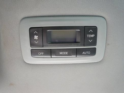 Used 2017 Toyota Sienna XLE FWD image 11