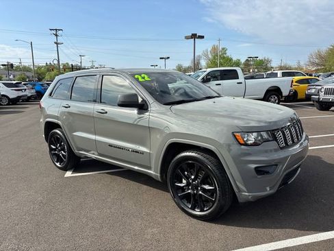 Used 2022 Jeep Grand Cherokee Laredo X AWD/4WD image 2