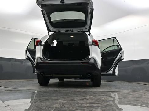 Used 2020 Toyota RAV4 LE image 39