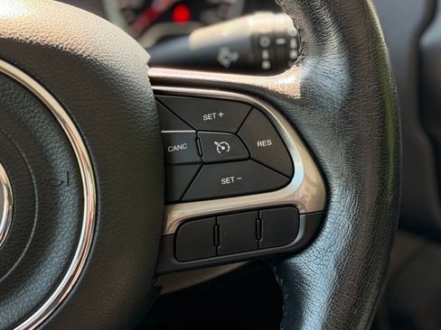 Used 2019 Jeep Renegade Limited AWD/4WD image 8