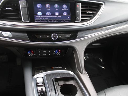 Used 2022 Buick Enclave Premium FWD image 9