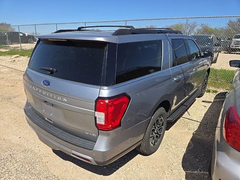 Used 2024 Ford Expedition Max XLT image 3