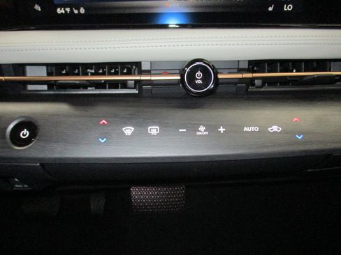Used 2023 Nissan Ariya AWD image 27