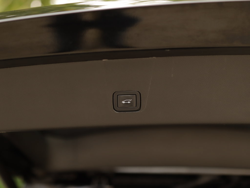 Used 2020 Chevrolet Traverse Premier w/ Redline Edition FWD image 34