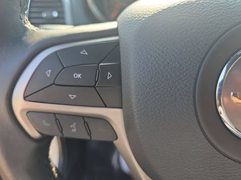 Used 2019 Jeep Grand Cherokee Laredo w/ Laredo X Package AWD/4WD image 17