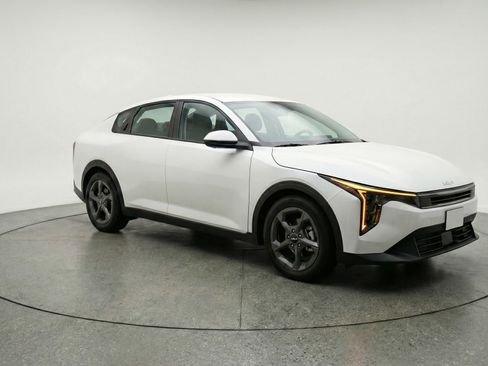 Used 2025 Kia K4 FWD image 1