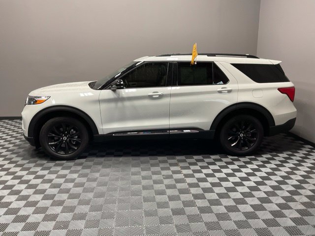 Used 2024 Ford Explorer XLT w/ Equipment Group 202A AWD/4WD image 6