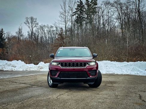 New 2025 Jeep Grand Cherokee Laredo X w/ Luxury Tech Group I image 9