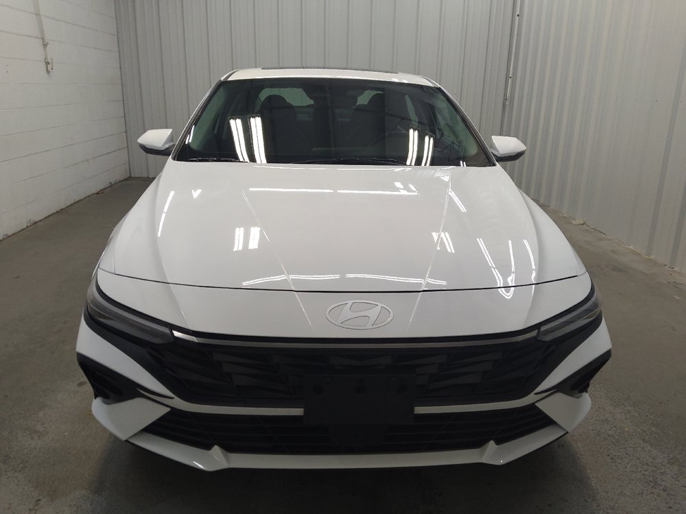 Used 2025 Hyundai Elantra Limited FWD image 14
