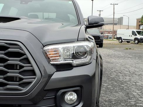 Used 2023 Toyota Tacoma TRD Sport w/ Technology Package AWD/4WD image 22