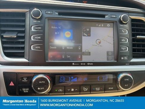 Used 2018 Toyota Highlander XLE FWD image 12