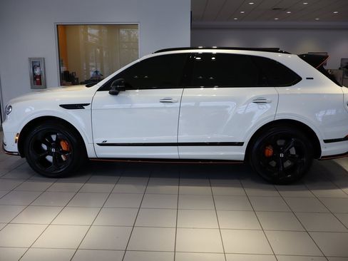 Used 2025 Bentley Bentayga image 33