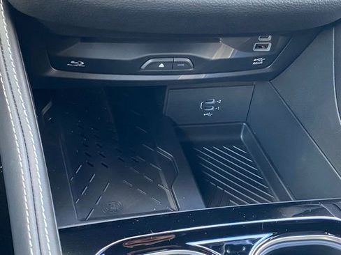 New 2026 Chrysler Pacifica Limited w/ Uconnect Theater Family Group image 26