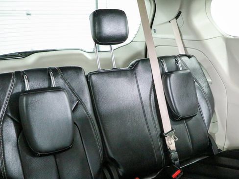 Used 2022 Chrysler Pacifica Touring-L FWD image 29
