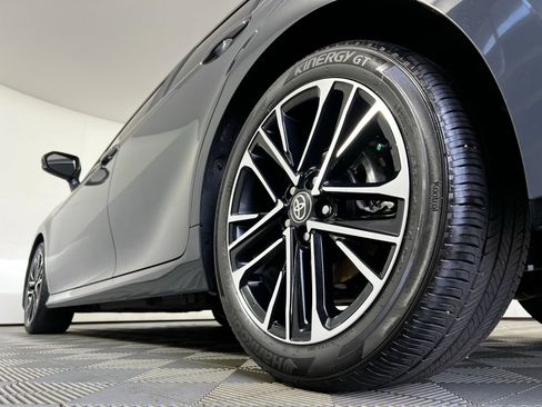 Used 2025 Toyota Camry XLE image 28