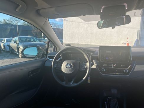 Used 2025 Toyota Corolla LE image 33