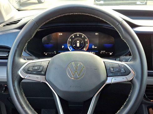 Used 2024 Volkswagen Taos SE FWD image 19