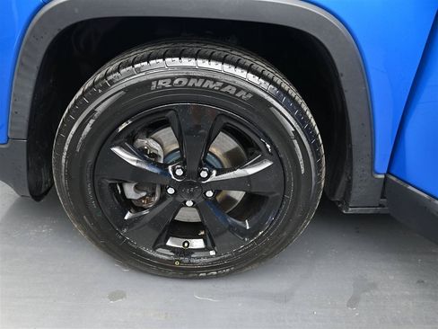 Used 2018 Jeep Cherokee Limited w/ Technology Group AWD/4WD image 18