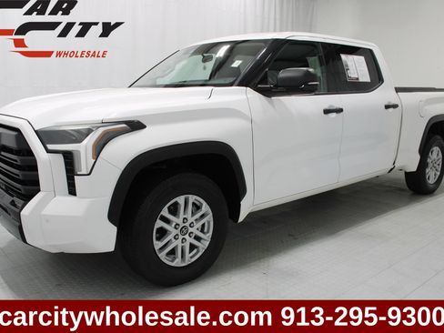 Used 2022 Toyota Tundra SR5 w/ Convenience Package RWD image 1