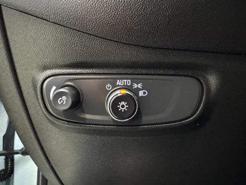Used 2022 Chevrolet Equinox LT FWD image 25