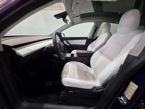 Used 2022 Tesla Model Y Long Range AWD/4WD image 17